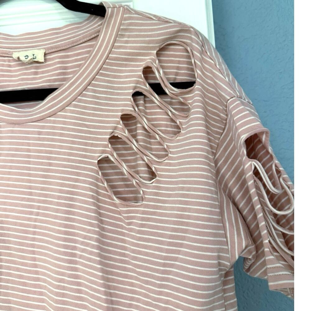 POL Distressed Striped Tee - Picture 8 of 9